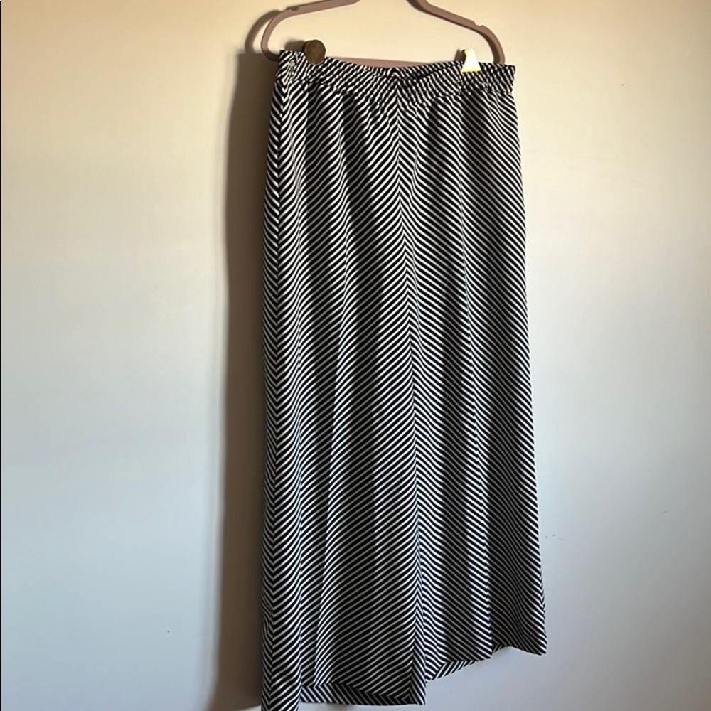 Black and white wide leg pants